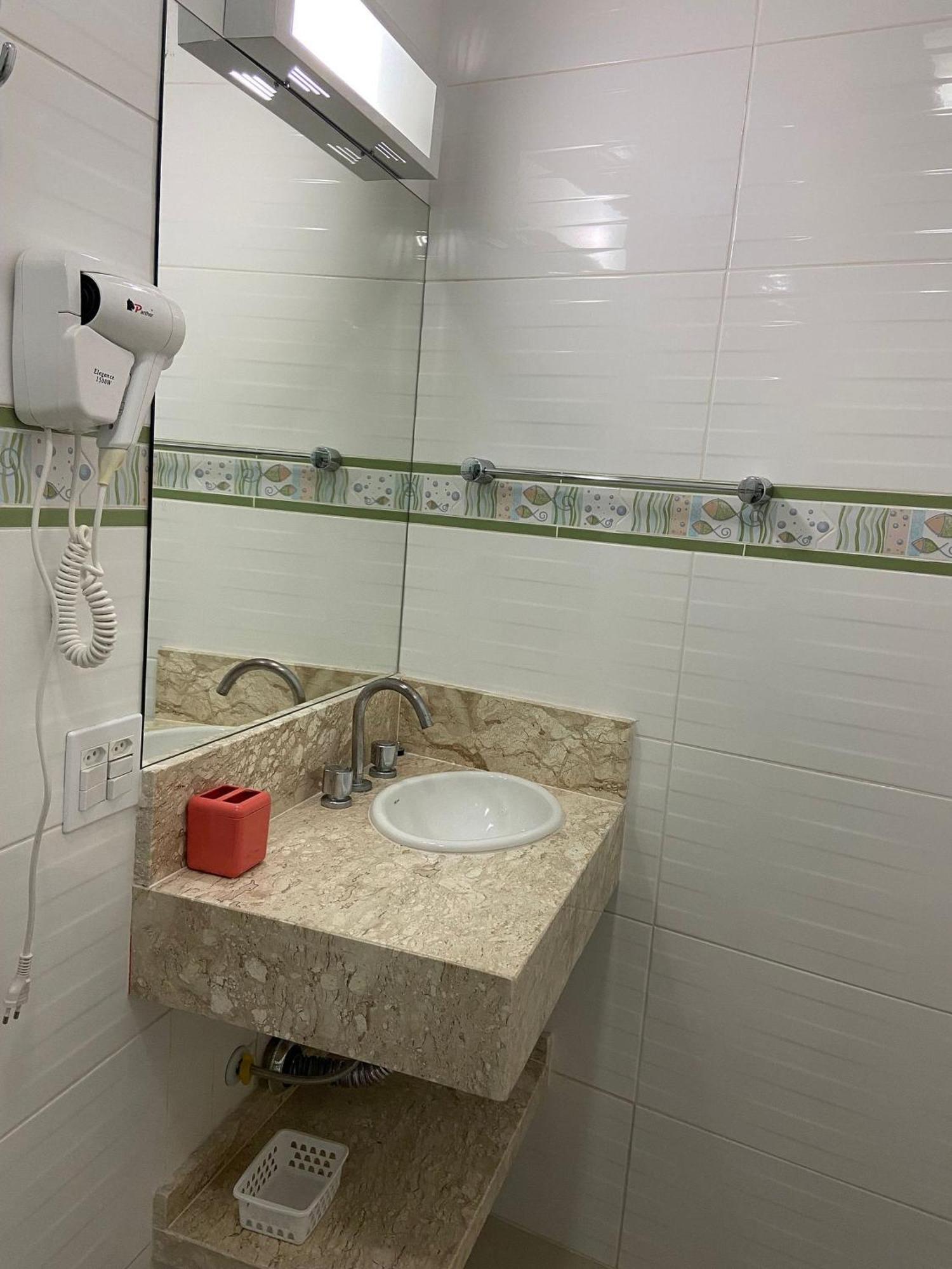 Estudio Charmoso Um Minuto A Pe Do Mar Guaruja Bagian luar foto